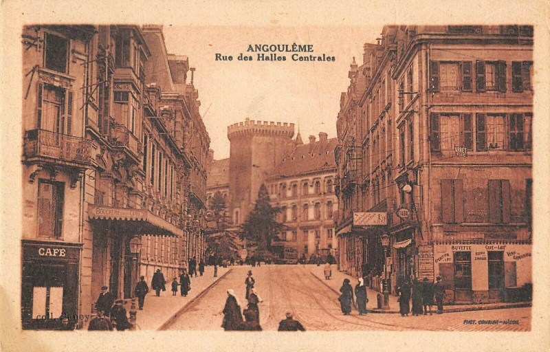 Carte postale ancienne Angouleme Rue Des Halles Centrales à Angoulême