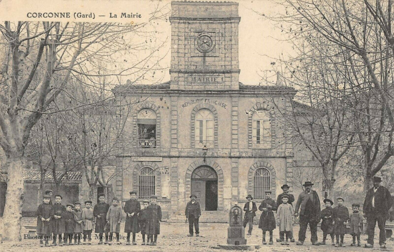 Carte postale ancienne Corconne La Mairie à Corconne