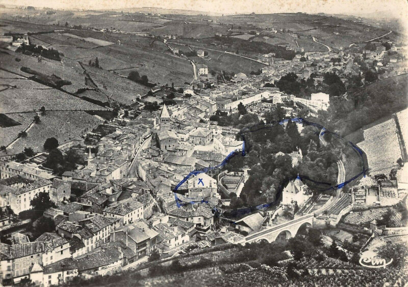Carte postale ancienne Beaujeu Vue Generale à Beaujeu