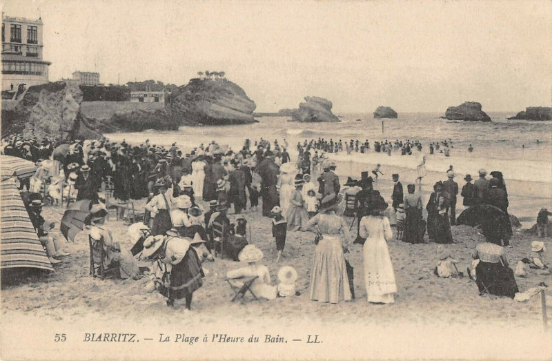 Carte postale ancienne Biarritz La Plage A L'Heure Du Bain à Biarritz
