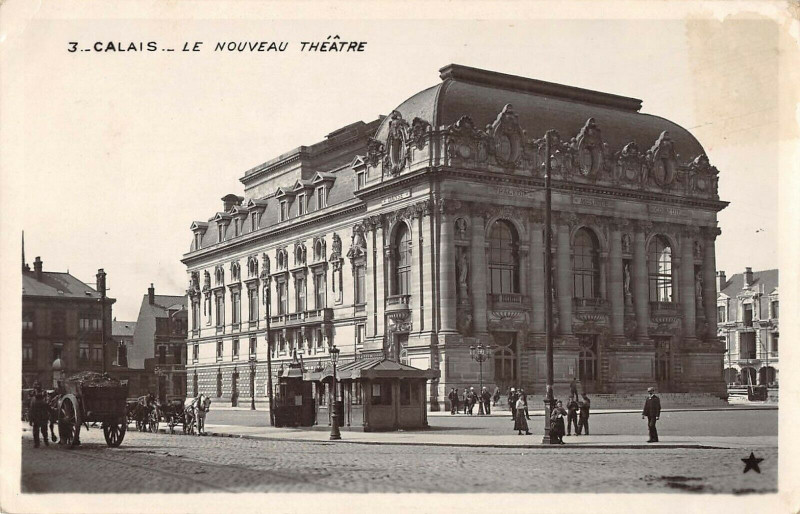 Carte postale ancienne Calais Le Nouveau Theatre à Calais