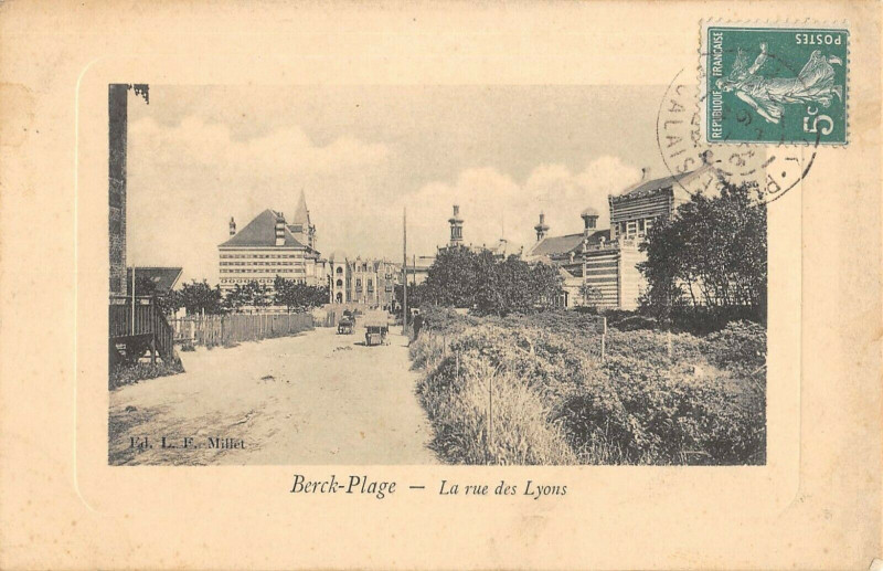 Carte postale ancienne Berck Plage La Rue Des Lyons à Berck