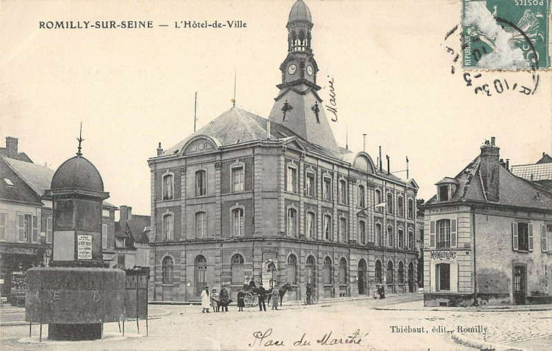 Carte postale ancienne Romilly Sur Seine Hotel De Ville à Romilly-sur-Seine
