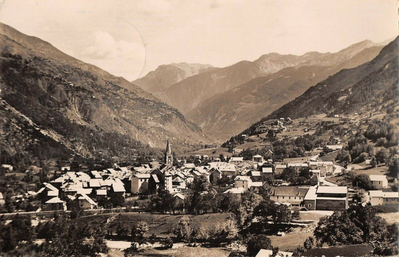 Carte postale ancienne Saint Etienne De Tinee Vue Generale