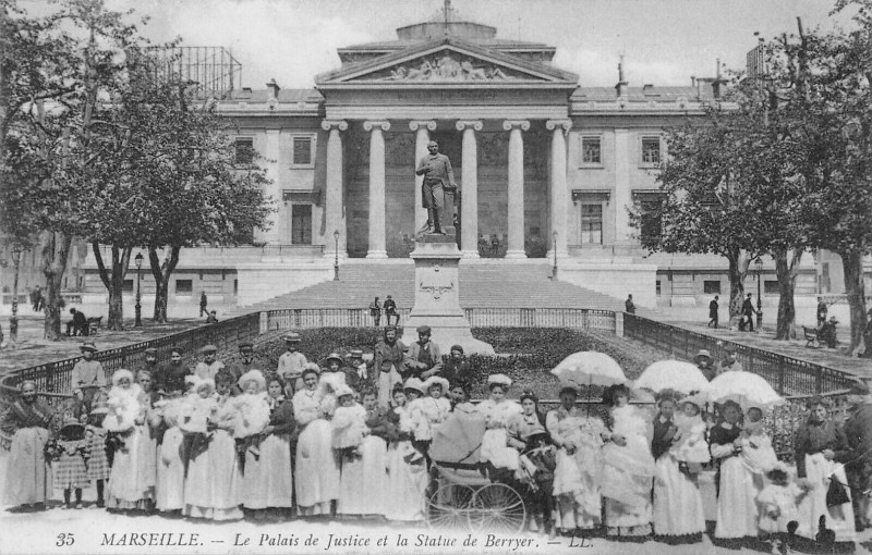 Carte postale ancienne Marseille Le Palais De Justice à Marseille
