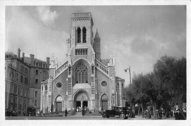 Carte postale ancienne Biarritz Eglise Ste Eugenie à Biarritz