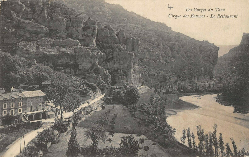 Carte postale ancienne Les Gorges Du Tarn Cirque Des Beaumes Le Restaurant