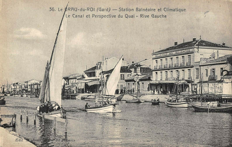 Carte postale ancienne Grau Du Roi Le Canal Et Perspective Du Quai Rive Gauche