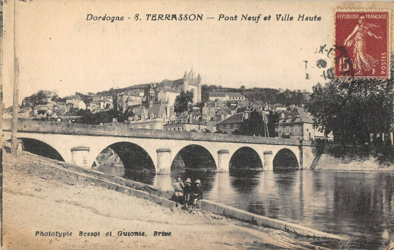Carte postale ancienne Terrasson Pont Neuf Et Ville Haute