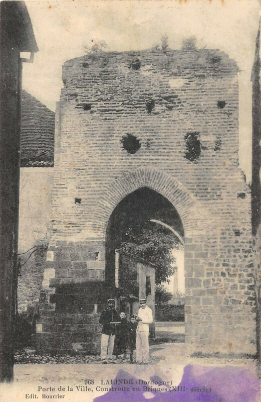 Carte postale ancienne Lalinde - Porte de la Ville Construite en Briques (XIIIs à Lalinde