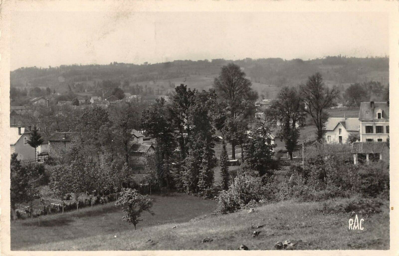 Carte postale ancienne Saint Pardoux La Riviere Paysage Et Gendarmerie