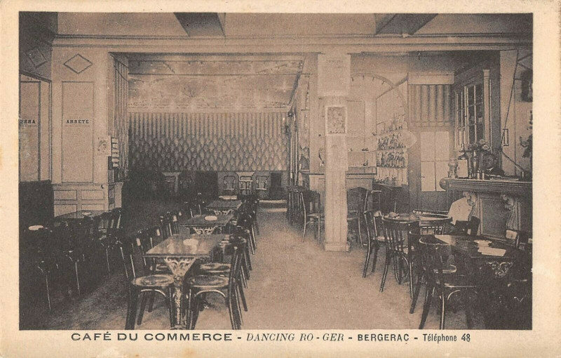 Carte postale ancienne Bergerac Bar Du Commerce à Bergerac