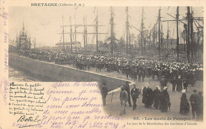 Carte postale ancienne Les Quais De Paimpol Le Jour De La Benediction Des Goelettes D'Islande à Paimpol