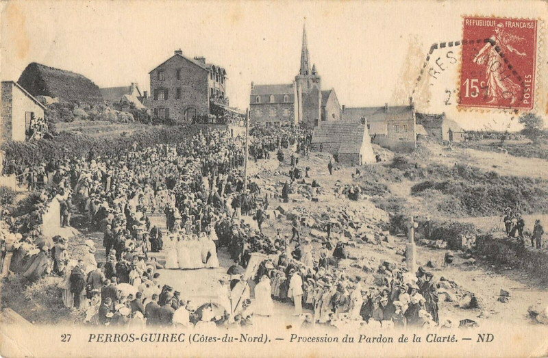 Carte postale ancienne Perros Guirec Procession Du Pardon De La Clarte à Perros-Guirec