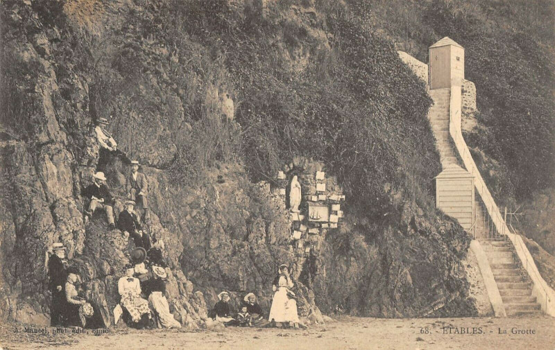 Carte postale ancienne Etables La Grotte