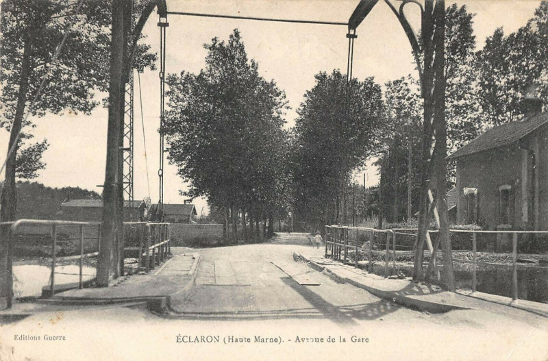Carte postale ancienne Eclaron Avenue De La Gare