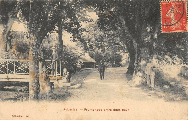 Carte postale ancienne Auberive Promenade Entre Deux Eaux à Auberive