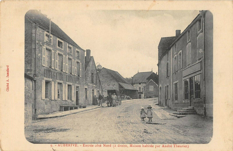 Carte postale ancienne Auberive Entree Cote Nord à Auberive