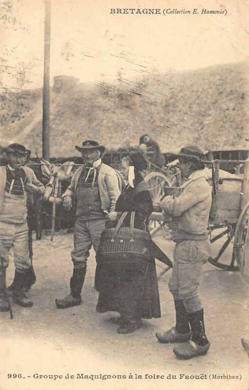 Carte postale ancienne Groupe De Maquignons A La Foire Du Faouet