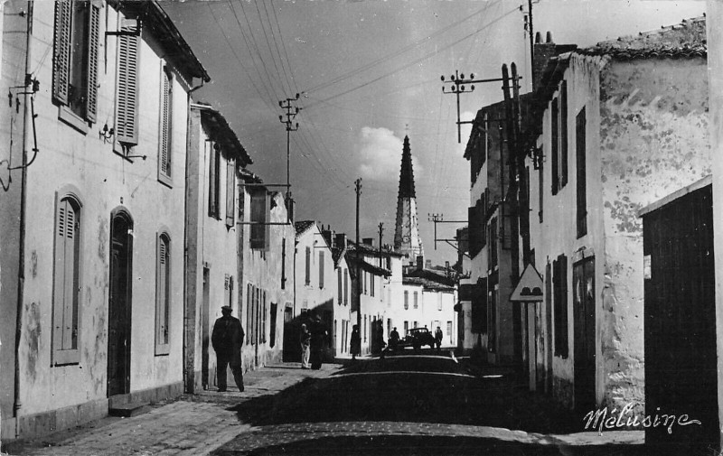 Carte postale ancienne Ile De Re Ars La Rue Principale (cliché rare