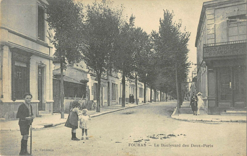 Carte postale ancienne Fouras Le Boulevard Des Deux Ports à Fouras