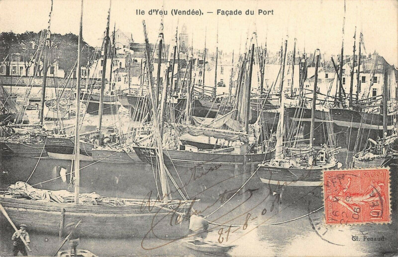Carte postale ancienne Ile D'Yeu Facade Du Port