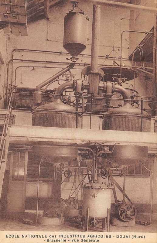 Carte postale ancienne Douai Ecole Des Industries Agricoles Brasserie Vue Generale à Douai