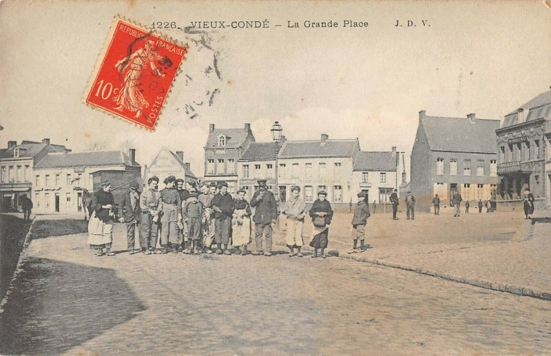 Carte postale ancienne Vieux Conde La Grande Place