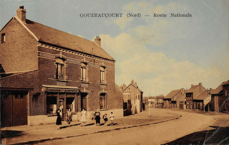 Carte postale ancienne Gouzeaucourt Route Nationale à Gouzeaucourt