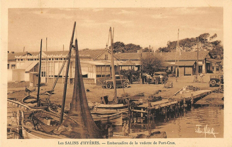 Carte postale ancienne Les Salins D'Hyeres Embarcadere De La Vedette De Port Cros