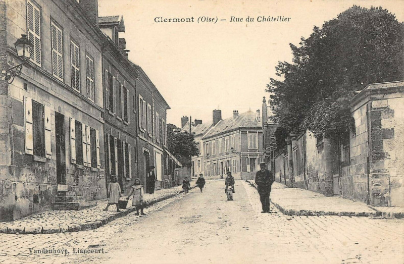 Carte postale ancienne Clermont Oise Rue Du Chatellier à Clermont