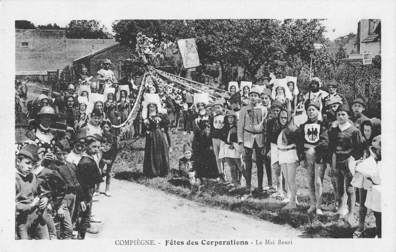 Carte postale ancienne Compiegne Fetes Des Corporations Le Mai Fleuri à Compiègne
