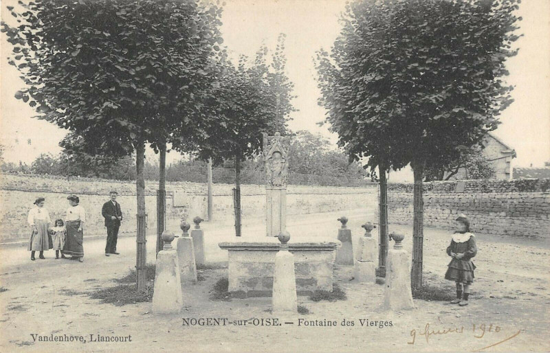 Carte postale ancienne Nogent Sur Oise Fontaine Des Vierges à Nogent-sur-Oise