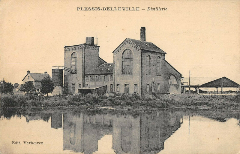 Carte postale ancienne Plessis Belleville Distillerie à Ville