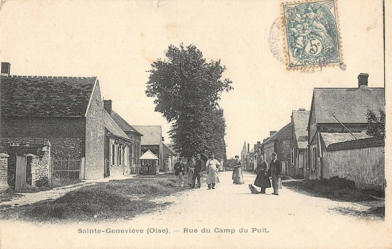 Carte postale ancienne Sainte Genevieve Rue Du Camp Du Puit