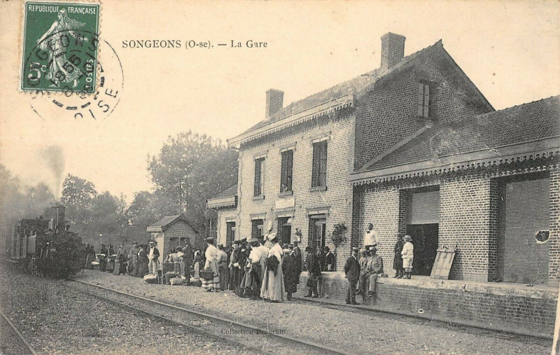 Carte postale ancienne Songeons La Gare (Train à Songeons