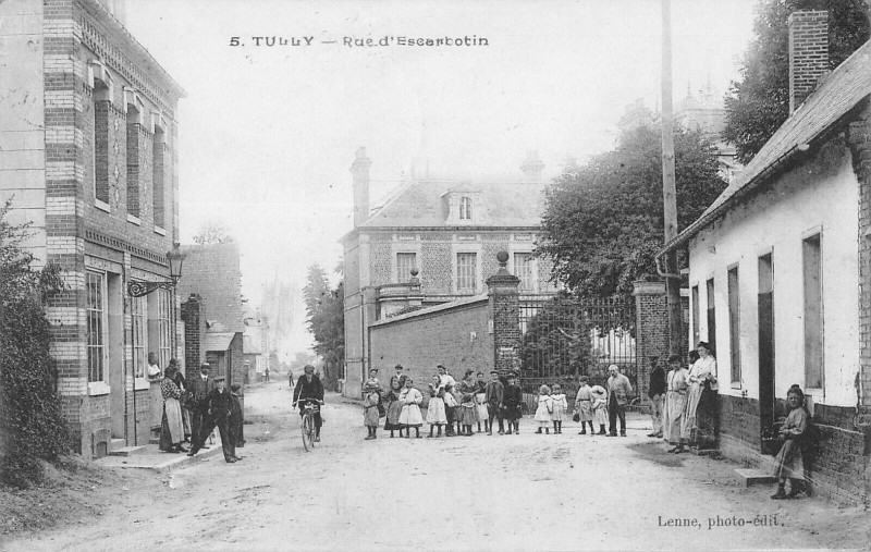 Carte postale ancienne Tully Rue D'Escarbotin (cliché pas courant à Tully