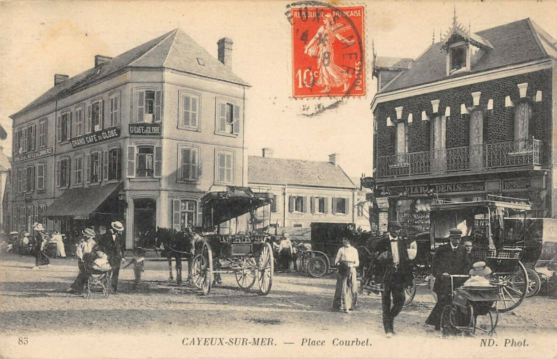 Carte postale ancienne Cayeux Sur Mer Place Courbet à Cayeux-sur-Mer