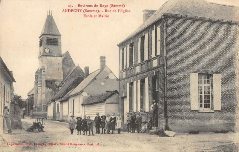 Carte postale ancienne Andechy Rue De L'Eglise Ecole Et Mairie à Andechy