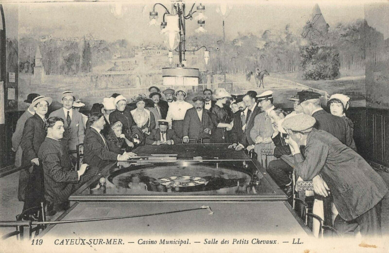 Carte postale ancienne Cayeux Sur Mer Casino Municipal Salle Des Petits Chevaux à Cayeux-sur-Mer