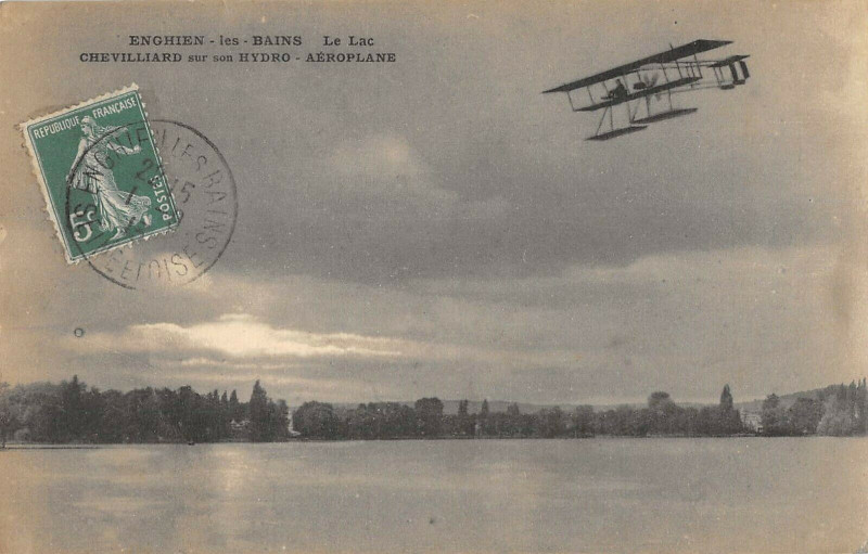 Carte postale ancienne Enghien Les Bains Le Lac Chevilliard Sur Son Hydro Aeroplane à Enghien-les-Bains