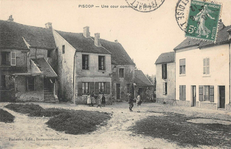 Carte postale ancienne Piscop Une Cour Commune A Blemur à Piscop
