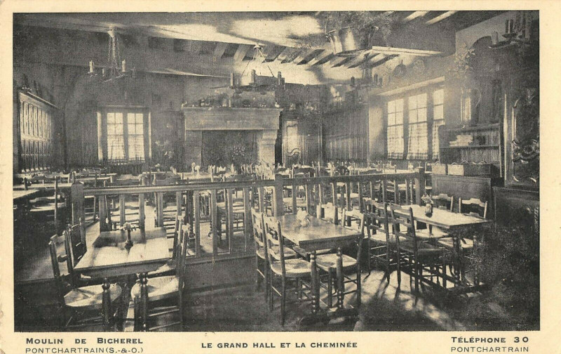 Carte postale ancienne Pontchartrain Le Grand Hall Et La Cheminee Moulin De Bicherel