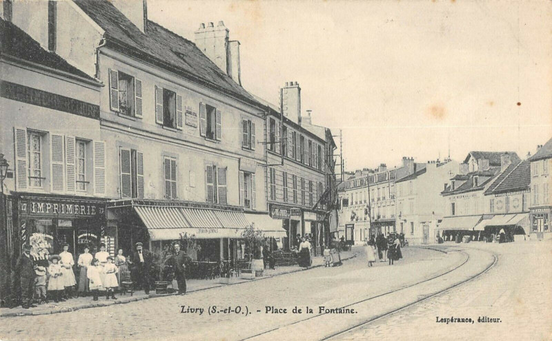 Carte postale ancienne Livry Place De La Fontaine