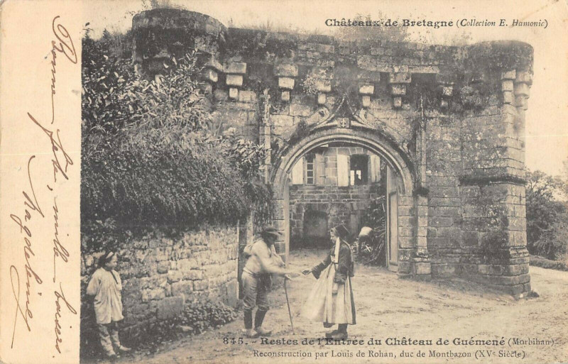 Carte postale ancienne Restes De L'Entree Du Chateau De Guemene