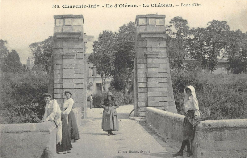 Carte postale ancienne Ile D'Oleron La Chateau Porte D'Ors