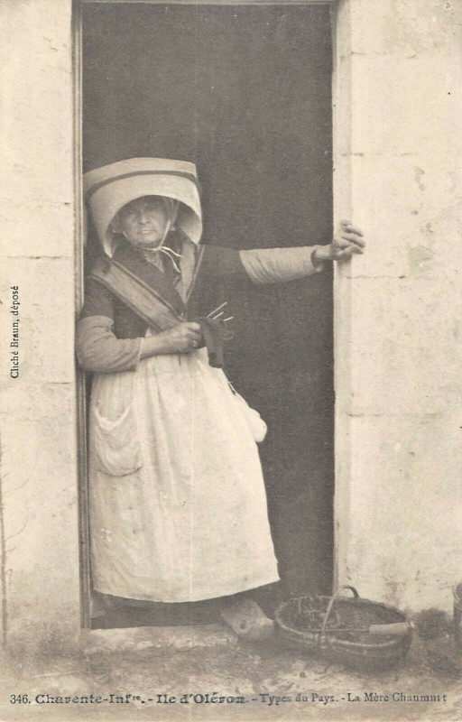 Carte postale ancienne Ile D'Oleron Types Du Pays La Mere Chaumont