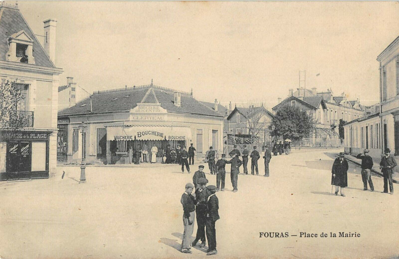 Carte postale ancienne Fouras Place De La Mairie à Fouras