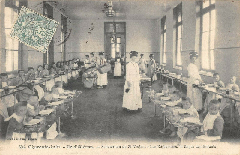 Carte postale ancienne Ile D'Oleron Sanatorium De Saint-Trojan Les Refectoires Repas Des Enfants