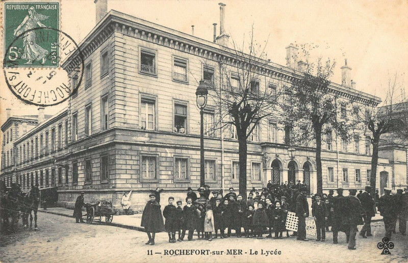 Carte postale ancienne Rochefort Sur Mer Le Lycee à Rochefort